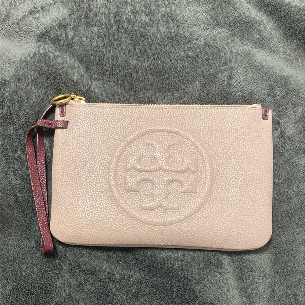 Tory Burch Perry Bombe Pink pebble Wristlet Clutch with Dust bag included. New!